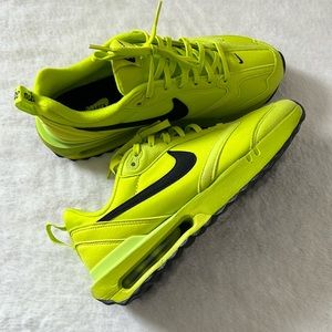 NEW NIKE Atomic Green Air Max Dawn